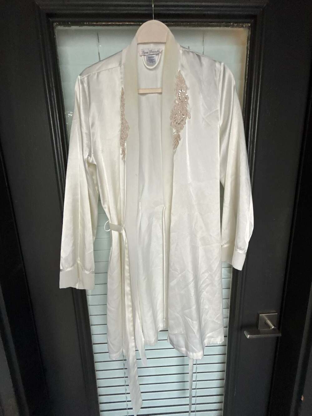 Linea Donatella Satin Robe Size S/M White MG2030 Lace Sequin
